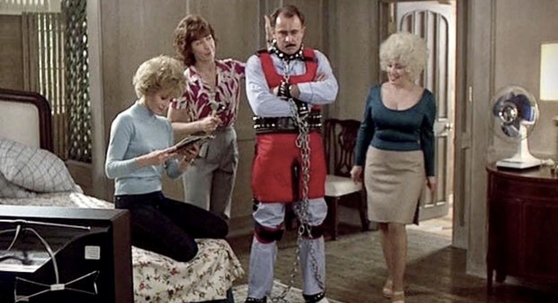 9 to 5: three women have their boss tied up