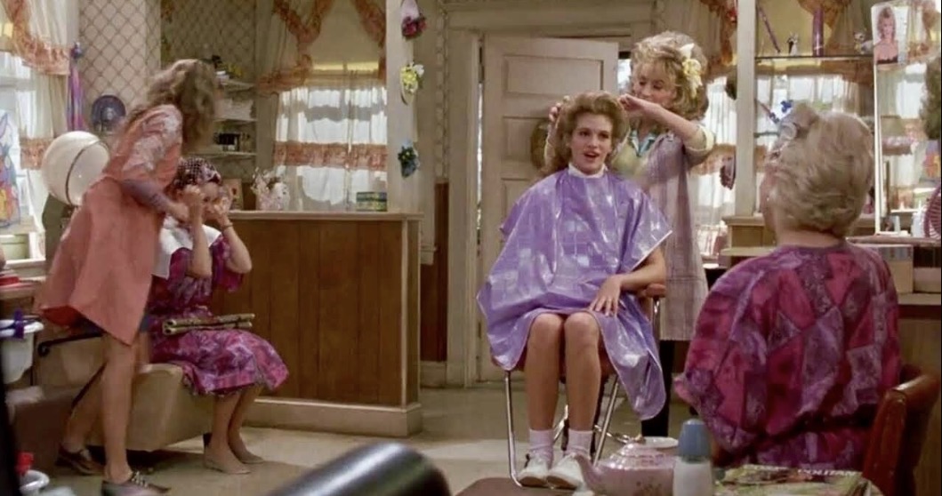 Steel Magnolias: Julia Roberts is having her hair styled by Dolly Parton